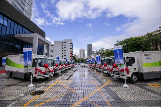 【宣傳通稿-終】支承環(huán)保大業(yè)、共筑綠色未來——江淮汽車首批51臺新能源商用車交付深圳支氏環(huán)保1613.png
