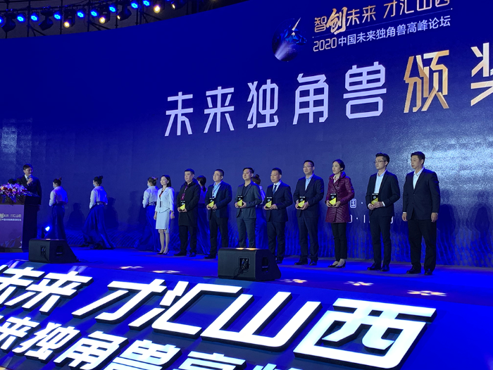圖片包含 路, 人, 瓶子, 標(biāo)志

描述已自動(dòng)生成