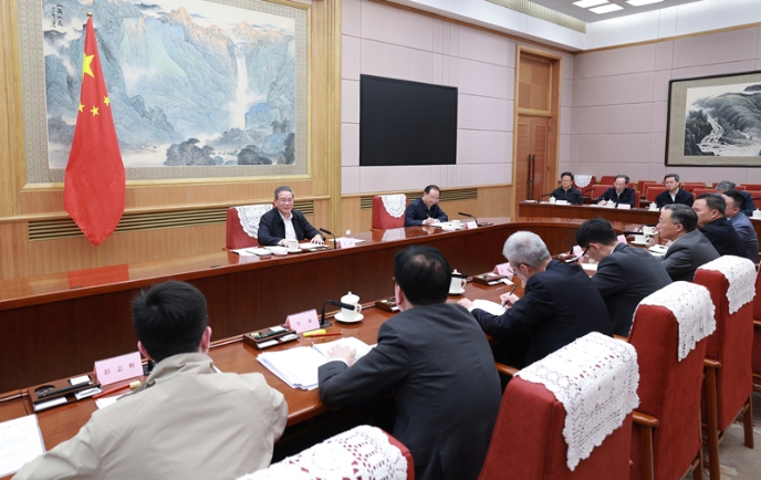    李強(qiáng)主持召開經(jīng)濟(jì)形勢專家和企業(yè)家座談會
