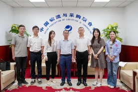 胡大劍與喀什地區(qū)商務(wù)局黨組成員、副局長李德飛一行座談交流